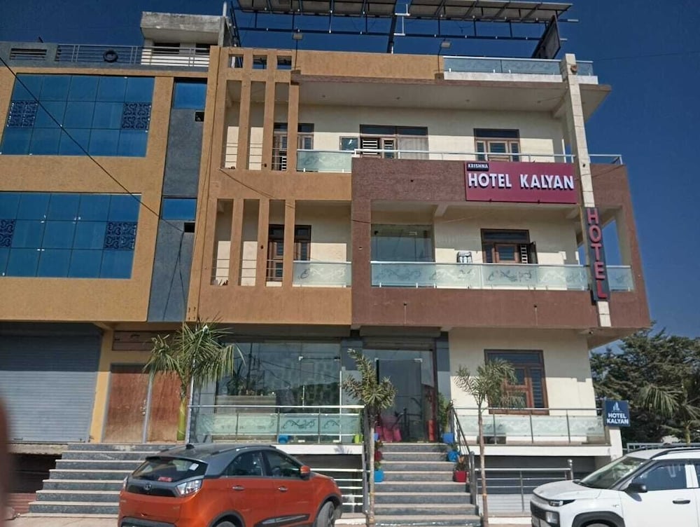 hotel kalyan and banquets