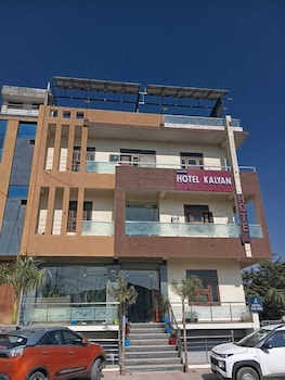 hotel kalyan and banquets