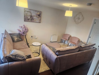 Wolverhampton City Centre - 1-Bed Flat - Sleeps 3,,3 star