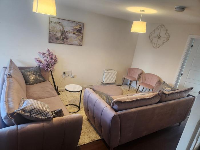 wolverhampton city centre 1 bed flat sleeps 3