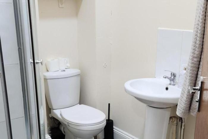 wolverhampton city centre 1 bed flat sleeps 3