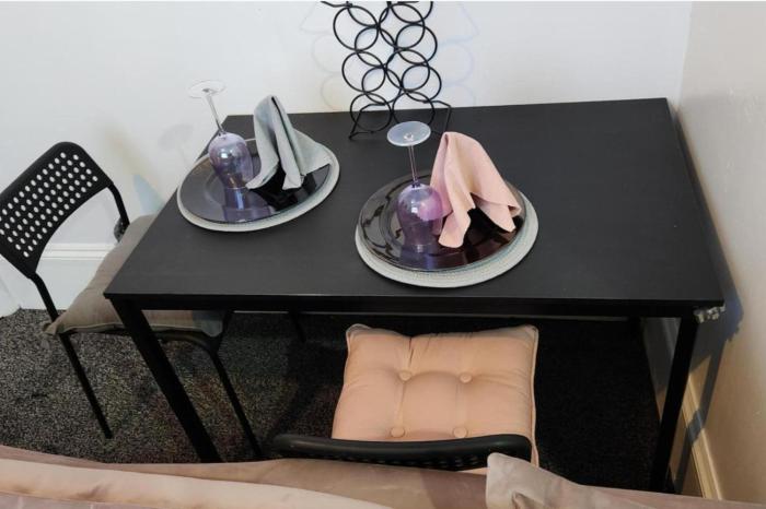 wolverhampton city centre 1 bed flat sleeps 3