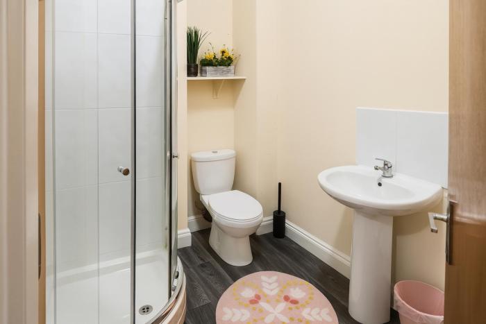 wolverhampton city centre 1 bed flat sleeps 3