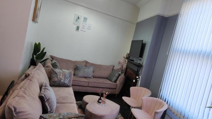 wolverhampton city centre 1 bed flat sleeps 3