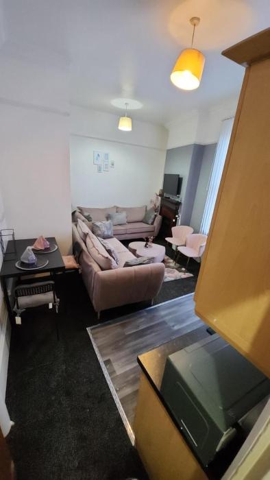 wolverhampton city centre 1 bed flat sleeps 3