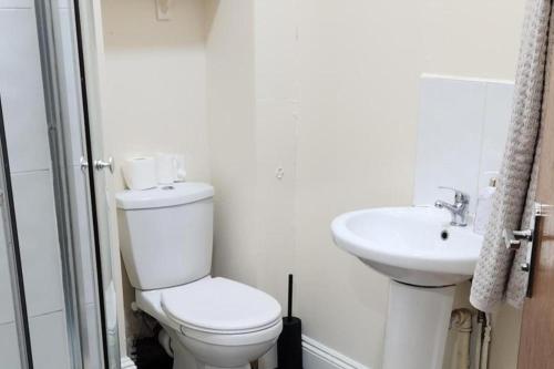 wolverhampton city centre 1 bed flat sleeps 3