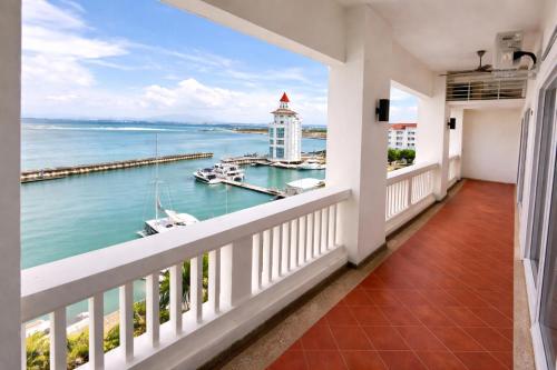 the suites straits quay