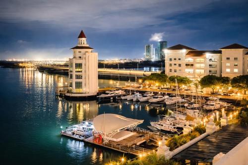 the suites straits quay