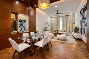 the suites straits quay