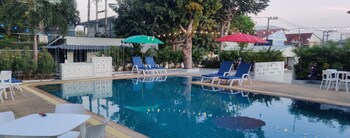 Dj Residency And Pool Party,,3 star