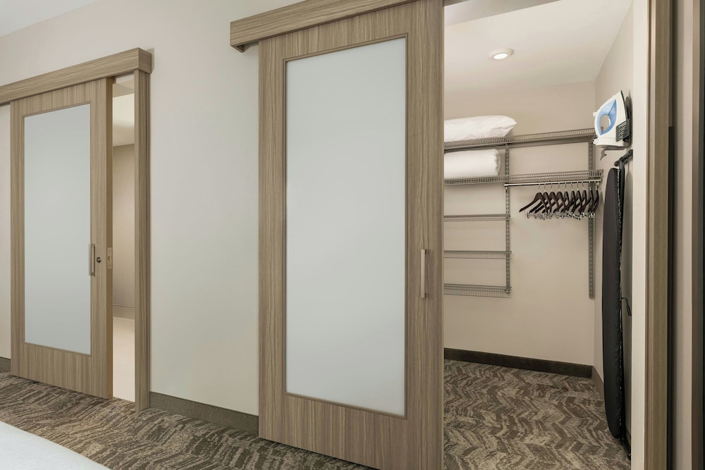 springhill suites by marriott fargo