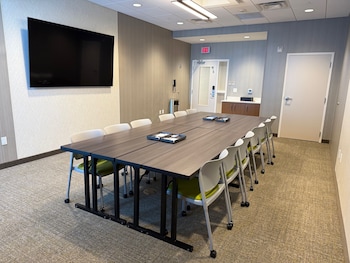 springhill suites by marriott fargo
