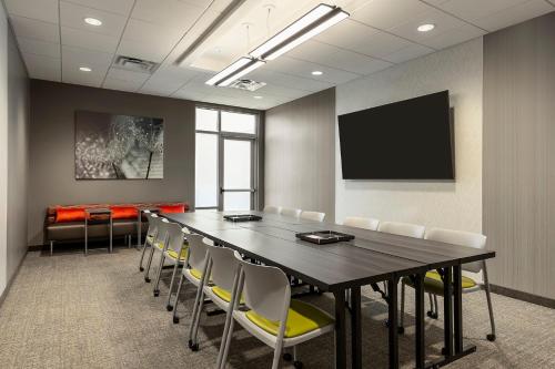 springhill suites by marriott fargo