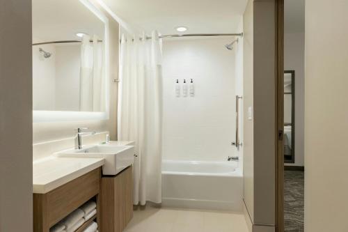 springhill suites by marriott fargo