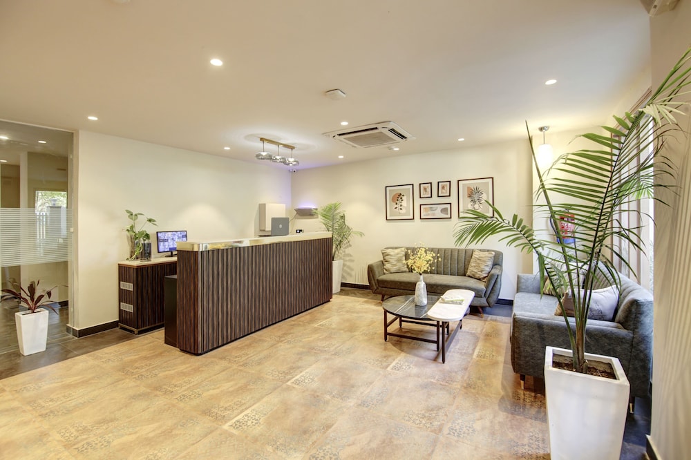 saltstayz select golf course road