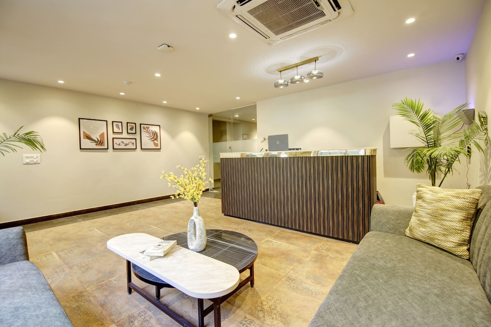 saltstayz select golf course road