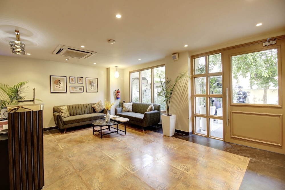 saltstayz select golf course road