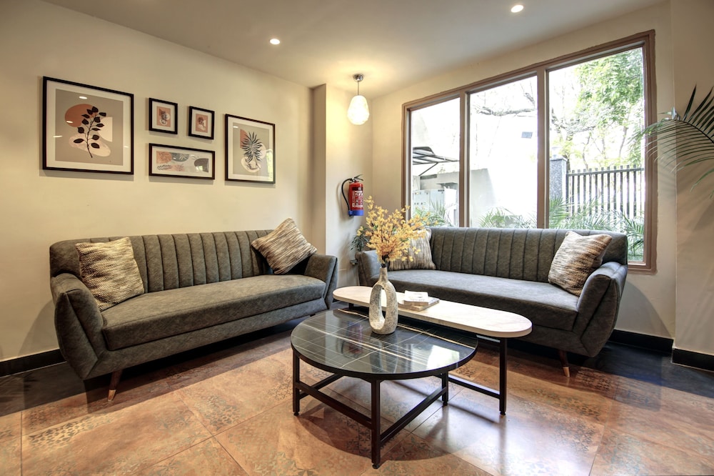 saltstayz select golf course road