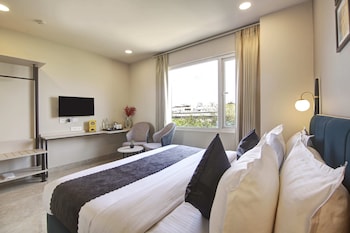 saltstayz select golf course road