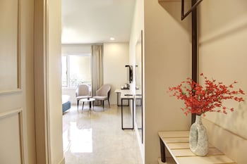 saltstayz select golf course road