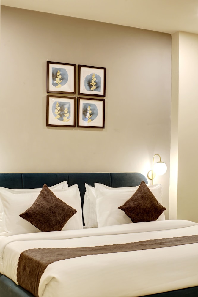 saltstayz select golf course road