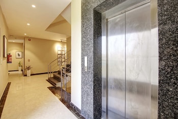 saltstayz select golf course road