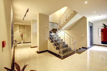 saltstayz select golf course road