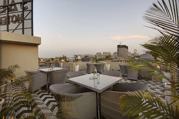 saltstayz select golf course road