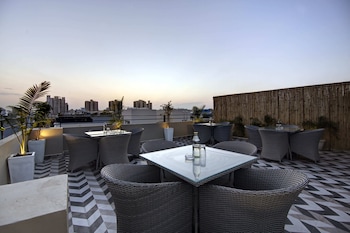 saltstayz select golf course road