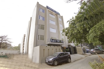 saltstayz select golf course road