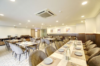 saltstayz select golf course road