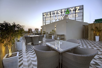 saltstayz select golf course road