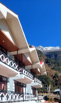 whispering pines lachung