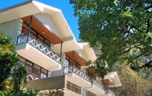 whispering pines lachung