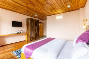 whispering pines lachung