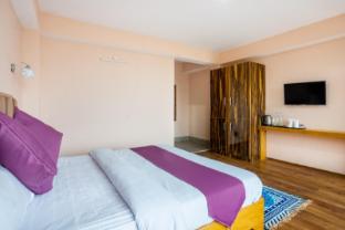whispering pines lachung