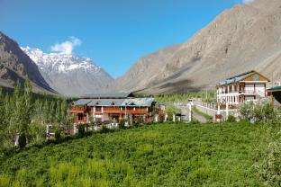 the village resort ashuna
