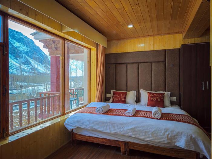 the village resort ashuna