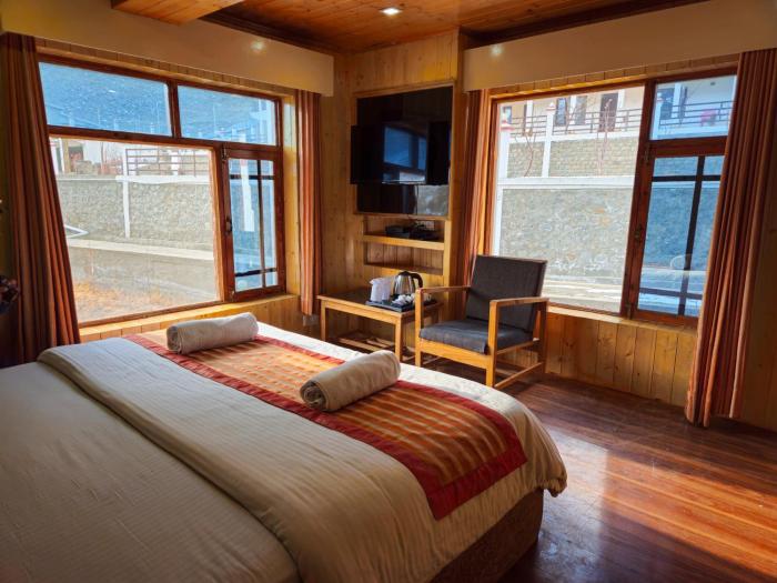 the village resort ashuna