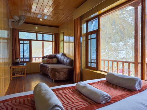 the village resort ashuna