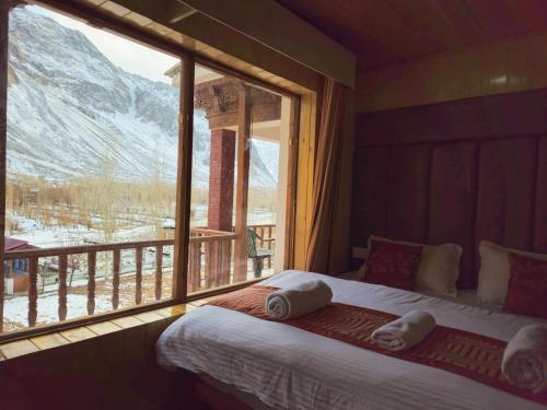 the village resort ashuna