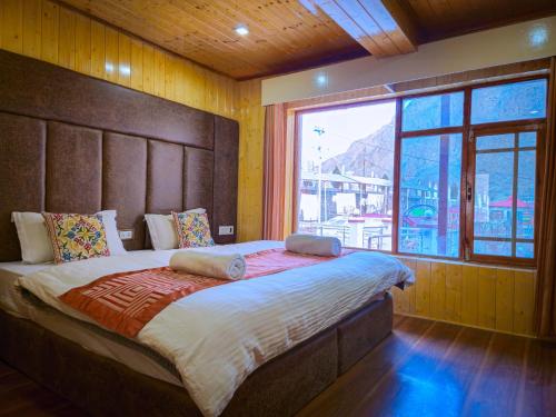 the village resort ashuna