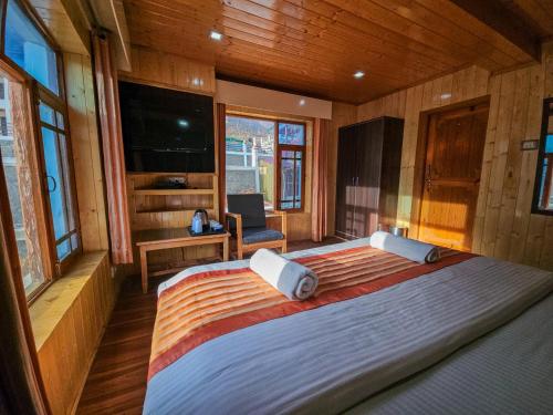 the village resort ashuna