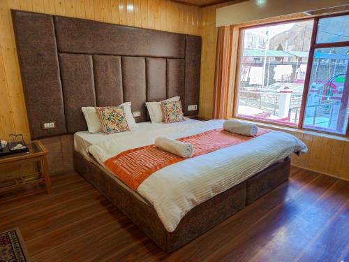 the village resort ashuna