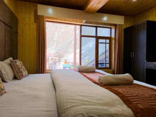 the village resort ashuna