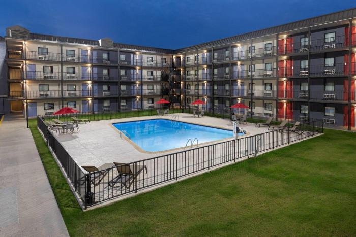 ramada by wyndham kenner new orleans airport south