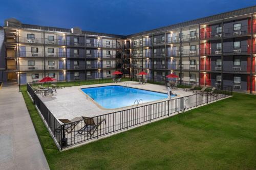 ramada by wyndham kenner new orleans airport south