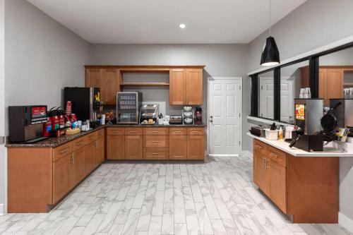ramada by wyndham kenner new orleans airport south
