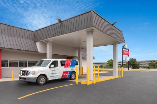 ramada by wyndham kenner new orleans airport south