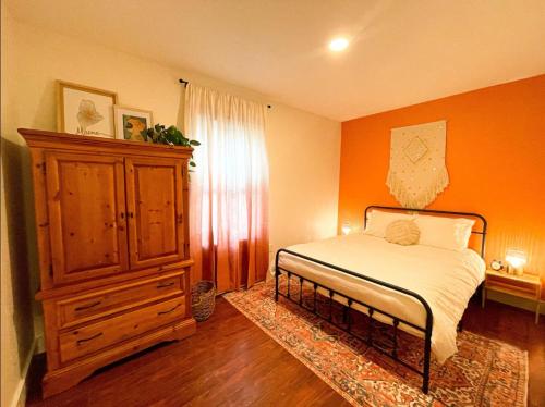 Cottage Street Downtown New Apartment,,3 star